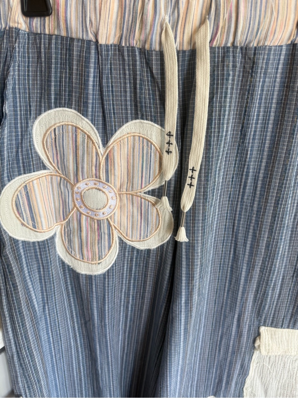 POL Striped Wide-Leg Patchwork Pants in Denim Blue with Cream Flowers - Picture 2 of 3